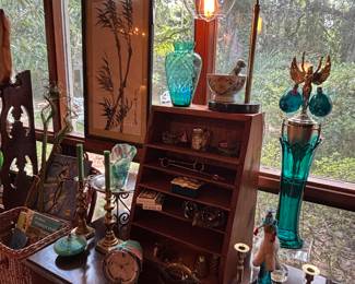 I love this color! When I’m done with the sale, I want to find an ocean that has that blue color, preferably in another country! Oh, that little wooden shelf? It’s adorable and vintage. Lamp is also a favorite..