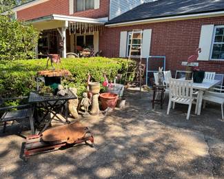 We did it! All the outdoor stuff is in its place. Two nice metal tables, beautiful green planters and a variety of pots and statues with heads awry