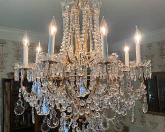 Gorgeous Crystal Chandelier