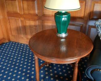 PAIR OF TABLES, PAIR OF LAMPS