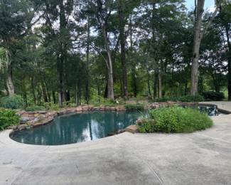 Yall, I could sit out here all day! Only problem is that I have too much to do.