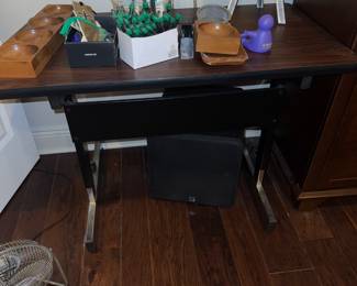 Small office task desk