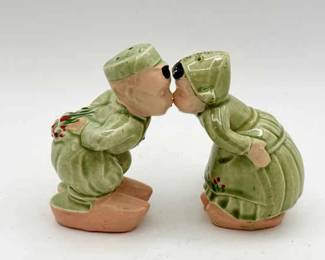 Vintage Kissing Dutch Couple Salt & Pepper Shakers