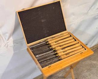 Eight Piece Windsor Design Chisel Set- Like New