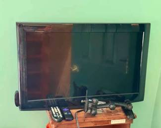 Sanyo TV W Roku, Remote And Mount