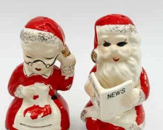 Vintage Christmas Salt & Pepper Shakers Made In Japan