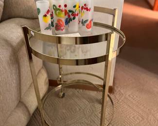 NEW full set of 8 fruit themed frosted tumblers!
Heavy duty brass rolling bar cart