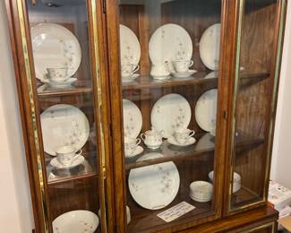 China hutch
Full China set available too!