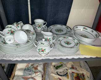 Noriake christmas dishes