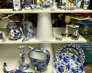 Blue & white collectibles, some Delft