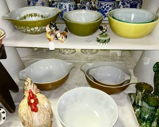Pyrex bowls, partial nests & single bowls, vintage & modern chicken figurines