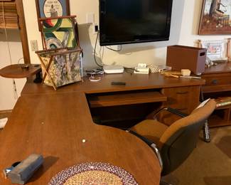 L shaped desk 