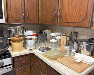 ice buckets, kitchen items