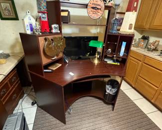 curved desk