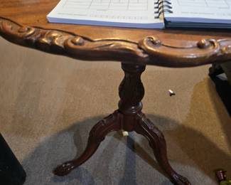 Tilting top table just like the one in Home alone