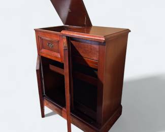 Vintage 1948 Magnavox Radio Phonograph Cabinet