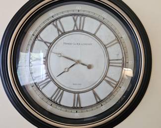battery operated wall clock