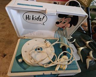 VIntage Mickey Nouse Record player