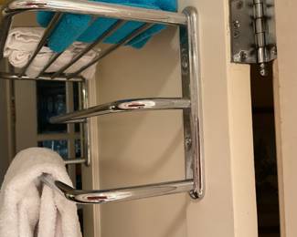Towel bar