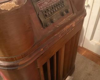 Antique Philco Standing Radio Console