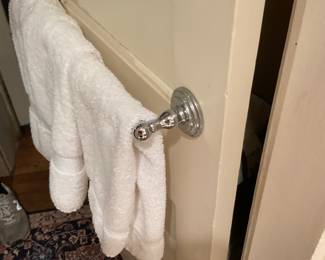 Towel bar