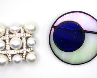 lot of 2 brooches
