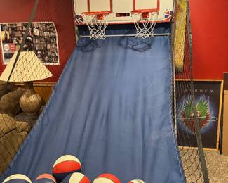 Pop shot basketball game
