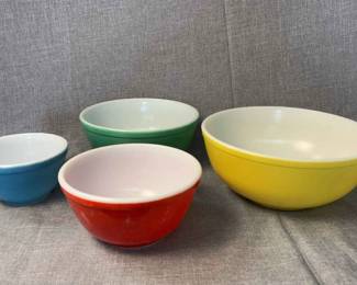 4 PC Set Vintage Pyrex Mixing Bowls Yellow, Green, Red, Blue