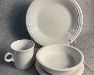 FIESTA 4PC Set Plates, Bowl Mug White The Homer Laughlin China Co.