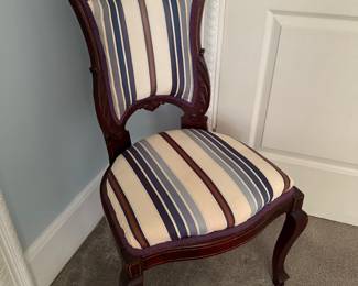 Provincial accent chair 