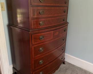 Bowfront chest of drawers 