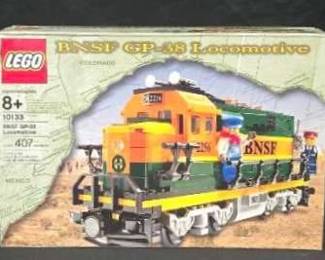 SH310BNSF GP38 Locomotive Lego Set