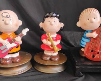 SH447Charlie Brown Friends Band