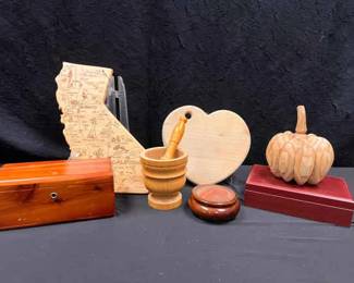 SH313Assorted Wooden Decor