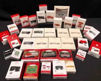 SH320Keepsake Ornaments Trains