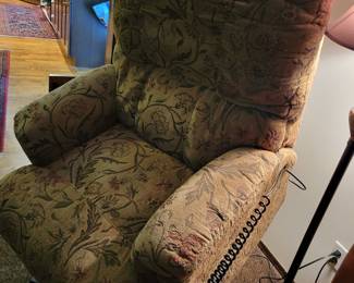 POWER RECLINE LIFT CHAIR $100