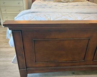 Queen bed - Ethan Allen