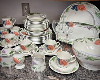 Villeroy & Boch "Amapola" china set