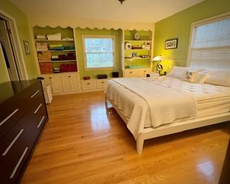 Contemporary king size bed 