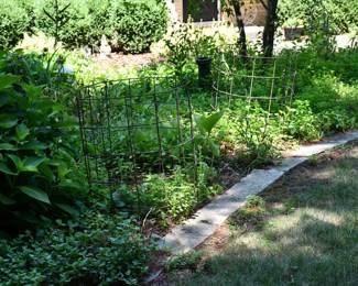 1037Front Yard