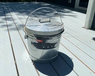 H40 - $12 each. *5 available* Behrens 6 gallon meal storage buckets with lids.