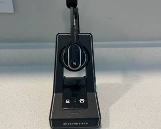 H121 - $70. DECT Comfort Calls heatset, stand, CDs. Like new condition.