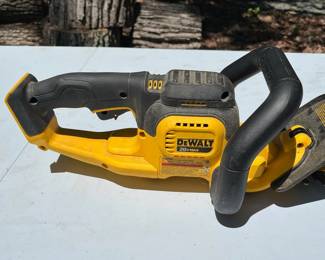 H51 - $80. DeWalt 22" 20V Max Lithium-Ion Hedge Trimmers. NO BATTERY.