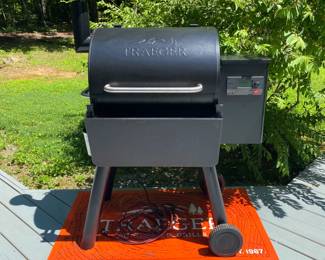 H42 - $500. Traeger Pro 575 Pellet Grill. Includes 2 pellet containers, traeger grill scraper, grill mat, 2 drip plans. Excellent almost new condition!