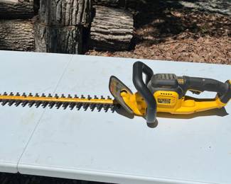 H51 - $80. DeWalt 22" 20V Max Lithium-Ion Hedge Trimmers. NO BATTERY.