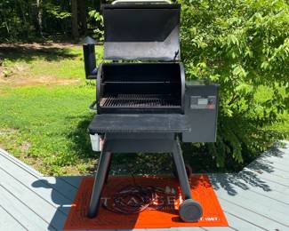 H42 - $500. Traeger Pro 575 Pellet Grill. Includes 2 pellet containers, traeger grill scraper, grill mat, 2 drip plans. Excellent almost new condition!