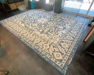 H85 - $125. Surya Eagean. Measures 7' 10" x 10' 2". 100% Polypropylene.
