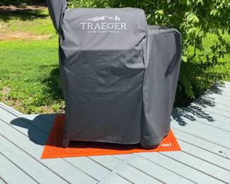 H42 - $500. Traeger Pro 575 Pellet Grill. Includes 2 pellet containers, traeger grill scraper, grill mat, 2 drip plans. Excellent almost new condition!
