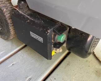 H4 - $200. Yardmax YS0952 Electric Log Splitter. 9 Ton Splitting Force.