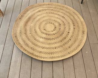H20 - $40. Dash & Albert. 4' round Bowline Hand-Woven Indoor/Outdoor Rug.